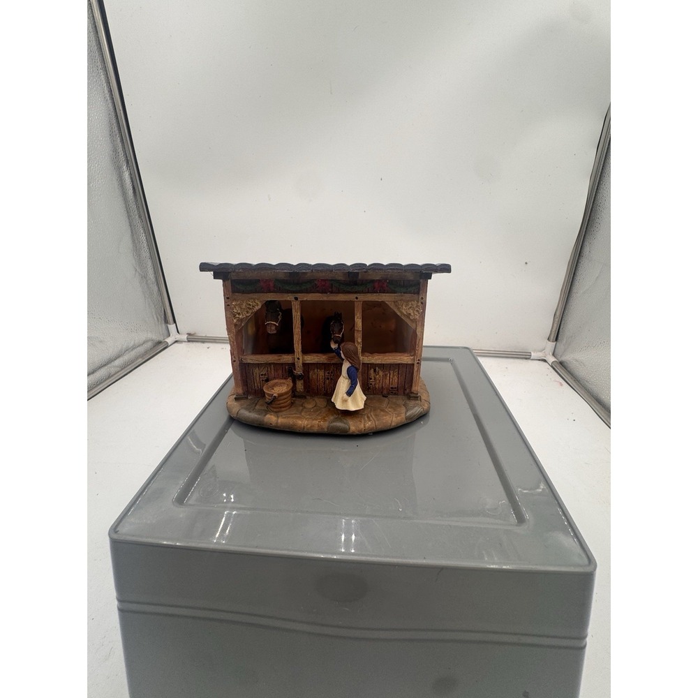 2009 Holiday Time Horse Stable Barn Figurine Farmhouse Christmas Village /town